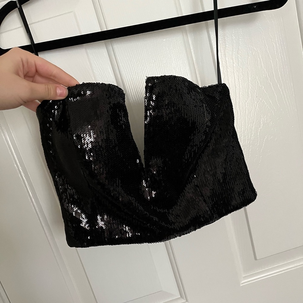 NEVER WORN FOREVER 21 black sequin top